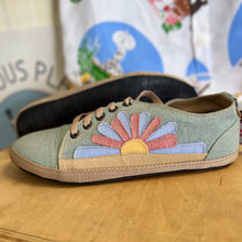 Load image into Gallery viewer, Blossom Sneakers
