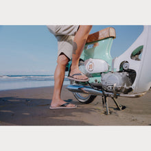 Load image into Gallery viewer, Fray Unisex Thongs