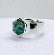 Load image into Gallery viewer, Emerald Forrest Ring Ai