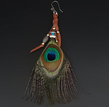 Load image into Gallery viewer, Feather Earring Single