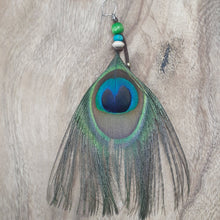 Load image into Gallery viewer, Feather Earring Single