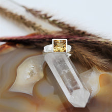 Load image into Gallery viewer, Princess cut Ring slim band  Ai134S