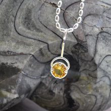 Load image into Gallery viewer, Dangle Pendant Ai280