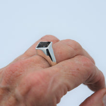 Load image into Gallery viewer, Fancy Gemset Signet style ring Ai227