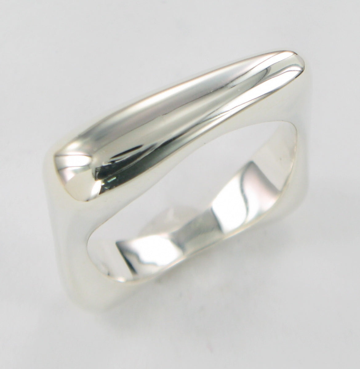 Square flat top store ring