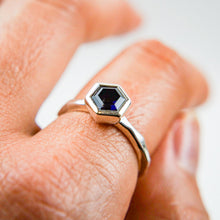 Load image into Gallery viewer, Facetted Band Ring with small Hexagon stone Ai261H