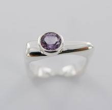 Load image into Gallery viewer, Flat Top Ring with Gems Ai104