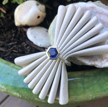 Load image into Gallery viewer, Facetted Band Ring with small Hexagon stone Ai261H