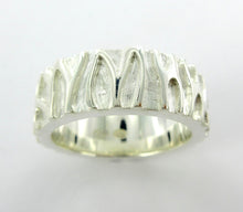 Load image into Gallery viewer, Ripple Band Ring Ai107