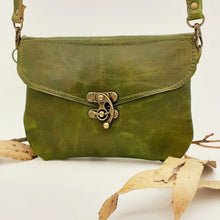 Load image into Gallery viewer, Leather Brass Clasp Bag