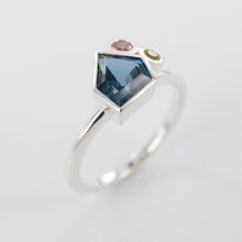 Load image into Gallery viewer, Pentagon Ring with Accents Ai262G