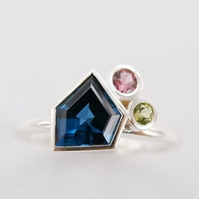 Load image into Gallery viewer, Pentagon Ring with Accents Ai262G