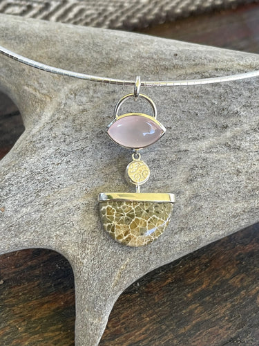 Naturescape fossilised Coral and Rosequartz pendant Ai63p