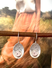 Load image into Gallery viewer, Petal Earrings Ai174