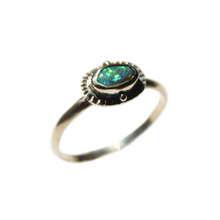 Load image into Gallery viewer, 9ct Gold &amp; Black Opal Sunburst Ring {sz.8}