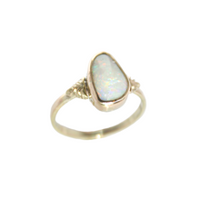 Load image into Gallery viewer, 9ct Gold &amp; Opal Ring {sz.8.5}