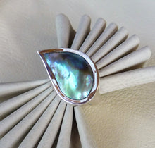 Load image into Gallery viewer, Paua Pearl Ring Ai116P