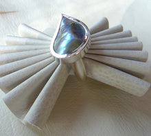 Load image into Gallery viewer, Paua Pearl Ring Ai116P