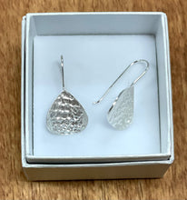 Load image into Gallery viewer, Hammered Drop Earrings Ai188