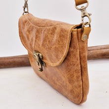 Load image into Gallery viewer, Leather Brass Clasp Bag