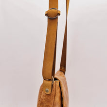Load image into Gallery viewer, Leather Brass Clasp Bag