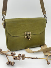 Load image into Gallery viewer, Leather Brass Clasp Bag