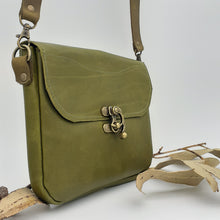Load image into Gallery viewer, Leather Brass Clasp Bag