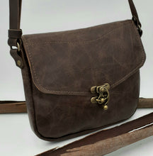 Load image into Gallery viewer, Leather Brass Clasp Bag