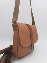 Load image into Gallery viewer, Antique Ring Clasp Leather Bag