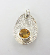 Load image into Gallery viewer, Petal pendant Ai88
