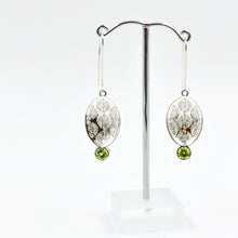 Load image into Gallery viewer, Pattern Leaf Earring with stones Ai160E