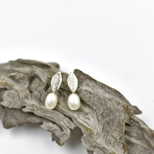 Load image into Gallery viewer, Pearl leafstud Earring Ai169