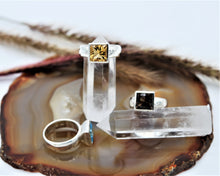 Load image into Gallery viewer, Princess cut Ring slim band  Ai134S