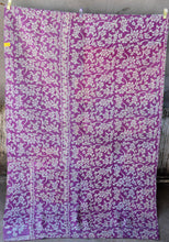 Load image into Gallery viewer, VINTAGE SARI KANTHA THROWS
