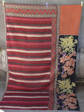 Load image into Gallery viewer, VINTAGE SARI KANTHA THROWS