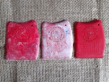 Load image into Gallery viewer, Recycled Plastic Wax Comb