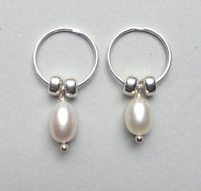 Load image into Gallery viewer, Pearl sleeper earring Ai190