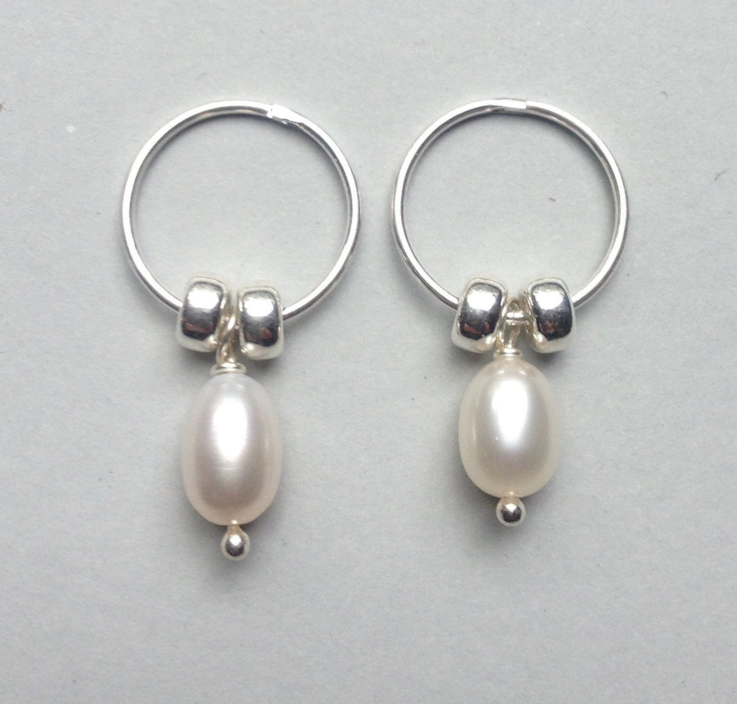 Pearl sleeper earring Ai190