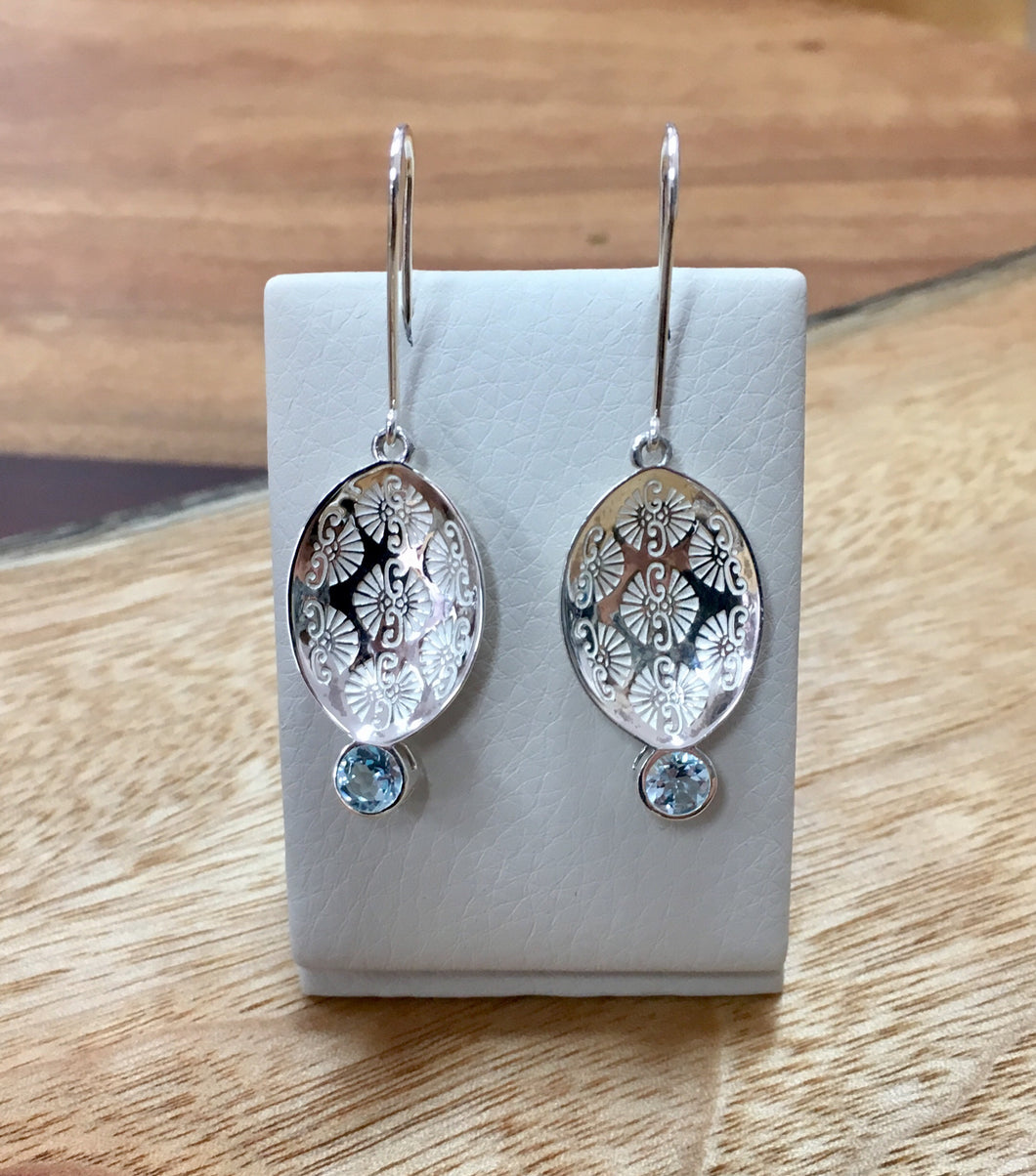 Pattern Leaf Earring with stones Ai160E