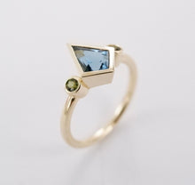 Load image into Gallery viewer, Kite Ring with London Blue Topaz Ai290L