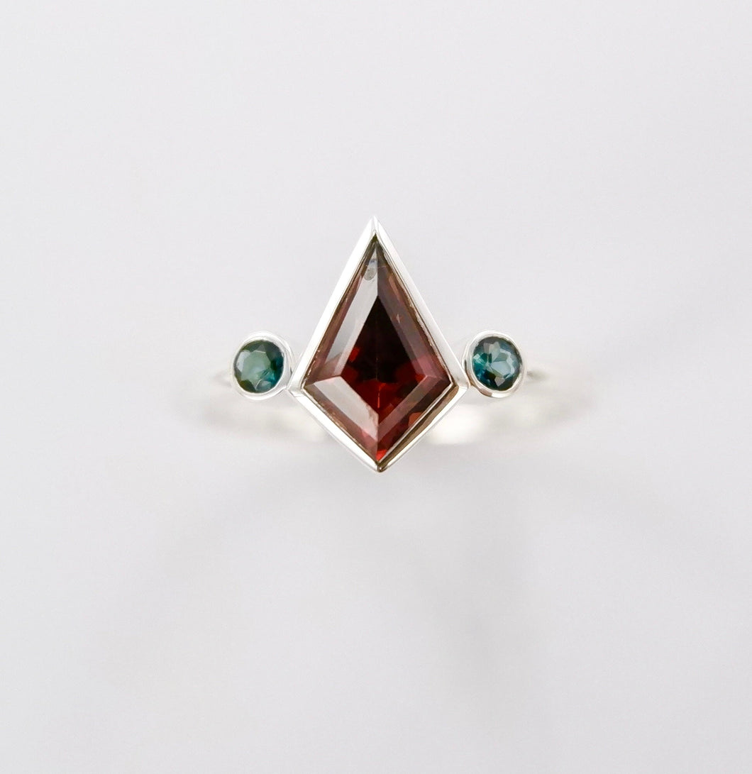 Kite Ring with Garnet Ai290G