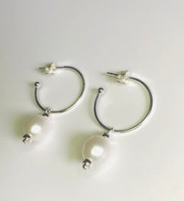 Load image into Gallery viewer, Hoop Stud earrings with Pearl or Stones Ai90