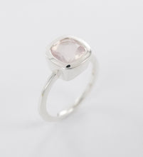 Load image into Gallery viewer, Rosequartz Cushion Ring Ai152