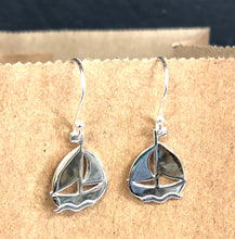 Load image into Gallery viewer, Sail boat earrings Ai3