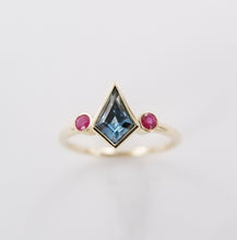 Load image into Gallery viewer, Kite Ring with London Blue Topaz Ai290L