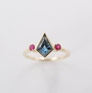 Kite Ring with London Blue Topaz Ai290L