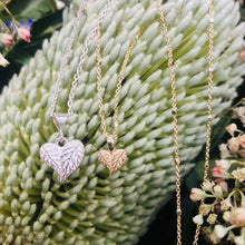 Load image into Gallery viewer, Love Leaf Heart Pendant Ai109