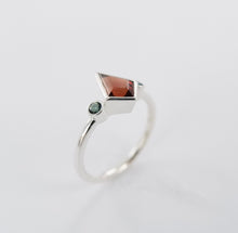 Load image into Gallery viewer, Kite Ring with Garnet Ai290G