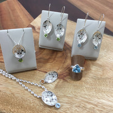 Load image into Gallery viewer, Pattern Leaf Earring with stones Ai160E