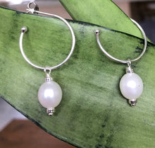 Load image into Gallery viewer, Hoop Stud earrings with Pearl or Stones Ai90